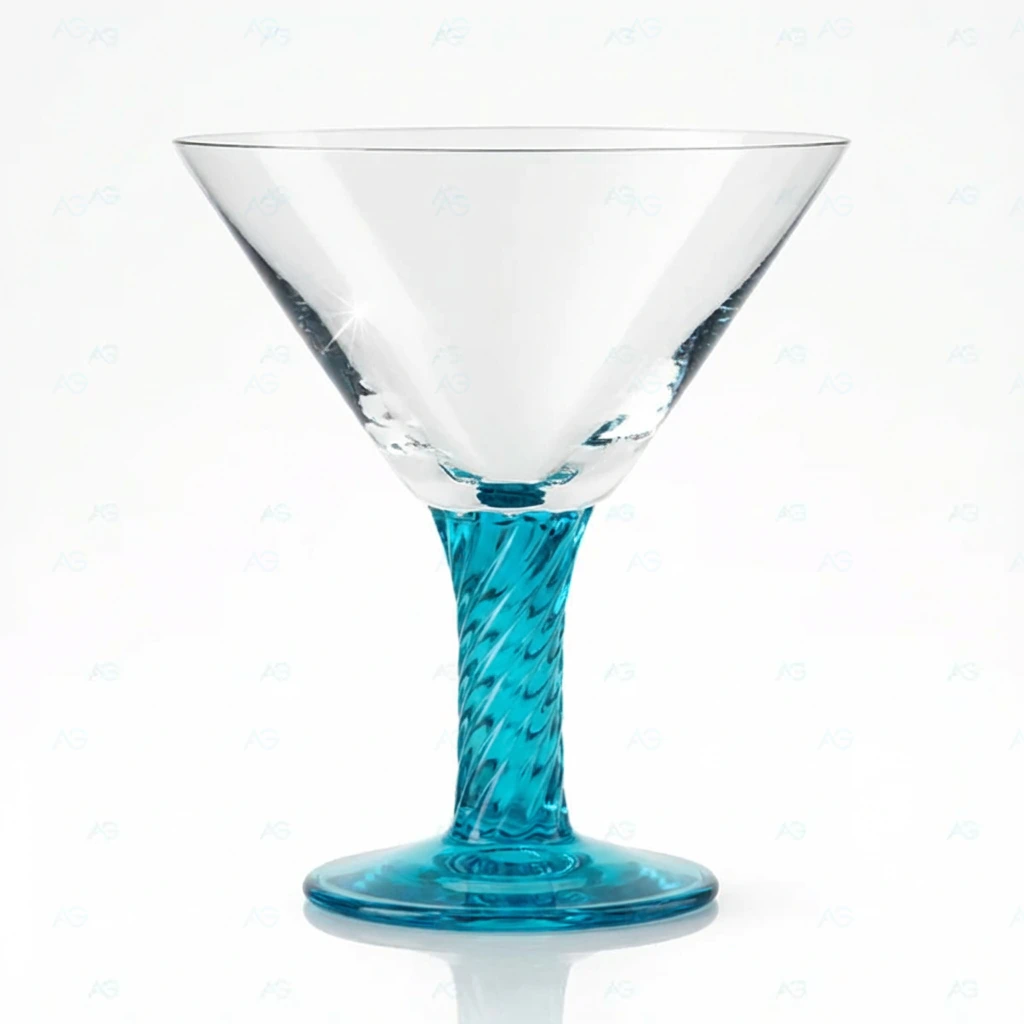 Milano | Eisglas | Eisbecher Handgefertigtes Eisglas Milano türkisblau 350ml von ADRIAGEL® - präsentiert mit Erdbeereis und Sahne für perfekte Social-Media-Posts